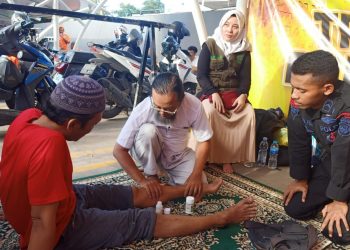Rekan Indonesia Beri Pengobatan Alternatif Kepada Korban Kebakaran Depo Pertamina Plumpang