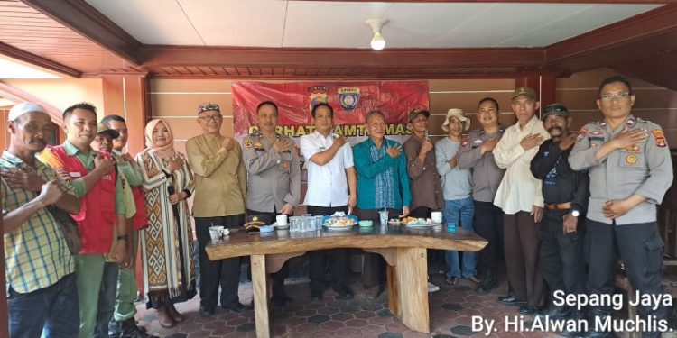 Polsek Kedaton Gelar Curhat Kamtibmas di Rumah Adat Keagungan