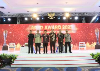 Mendagri Beri Penghargaan APBD Award 2023 kepada Kepala Daerah dengan Realisasi APBD Tertinggi