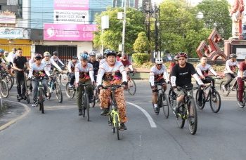 Gubernur dan Wagub Lepas Ribuan Peserta Sepeda Santai, Sekdaprov Lepas Peserta Lampung Fun Run