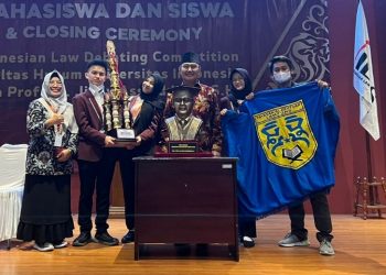 Debat Bidang Hukum, Tim SMA Al Kautsar Juara 1 Nasional ILDC FH UI