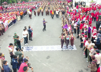 Rangkaian HUT Kota Bandar Lampung, Walikota Eva Dwiana Buka  Lomba Gerak Jalan Beregu