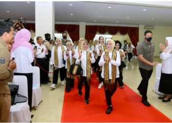 Iriana Jokowi  Tinjau Sosialisasi Penanggulangan Sampah dan Antinarkoba bagi Generasi Muda