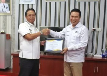 Pj Bupati Lambar Nukman Terima Penghargaan dari Kantor Pelayanan Pajak Kotabumi