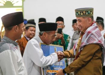 Bulan Penuh Berkah, Bupati Pesawaran Bersama Baznas Beri Bantuan Kepada Anak Yatim dan Kaum Dhuafa