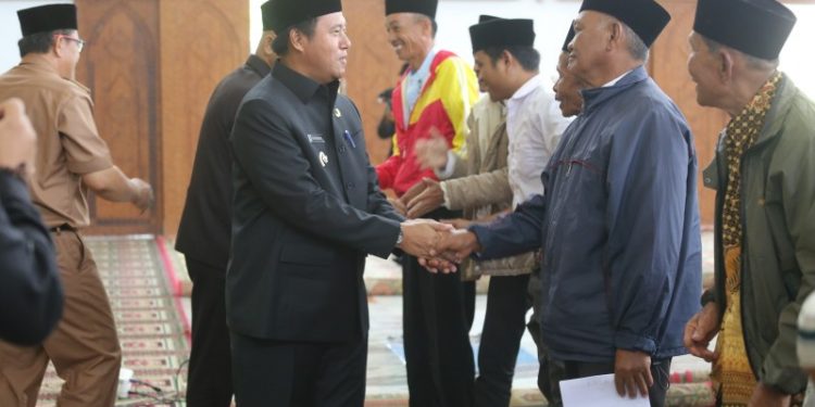 Pj Bupati Lampung Barat Beri Arahan Kepada 90 Peserta Manasik Umrah