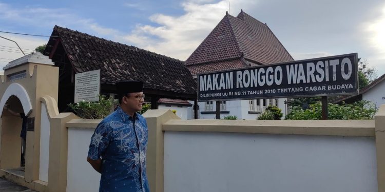 Anies Baswedan Tirakat ke Makam Pujangga Besar Jawa Ronggo Warsito