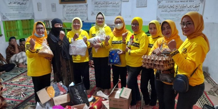 Himpunan Wanita Karya  Lampung Berbagi di Bulan Suci
