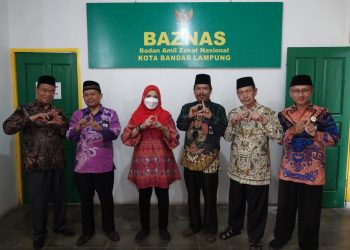 Walikota Eva Dwiana Bayar Zakat di Baznas Bandar Lampung