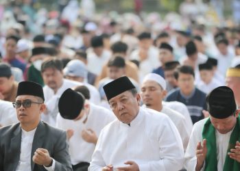 Gubernur Arinal dan Wagub Chusnunia Shalat Ied di Lapangan Korem 043 Gatam