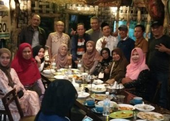 Alumni SMAN 5/9 Tanjungkarang Angkatan 94 Buka Bersama di D Krucil Kafe