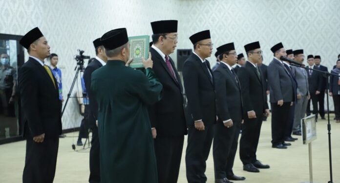 Lantik 7 Pejabat Baru, Rektor Unila Amanatkan Pencapaian 8 IKU