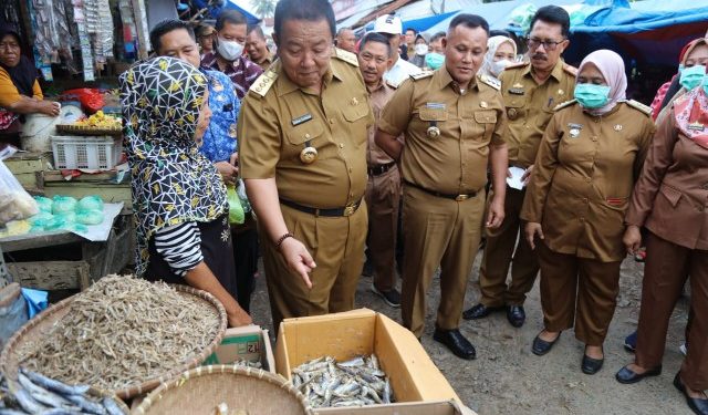 Gubernur Arinal Tinjau Pasar Natar Untuk Pastikan Ketersediaan dan kestabilan Harga Bahan Pokok