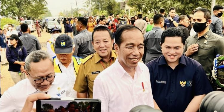 Gubernur Arinal Dampingi Presiden Jokowi Tinjau Ruas Jalan Simpang Randu – Seputih Surabaya di Lampung Tengah