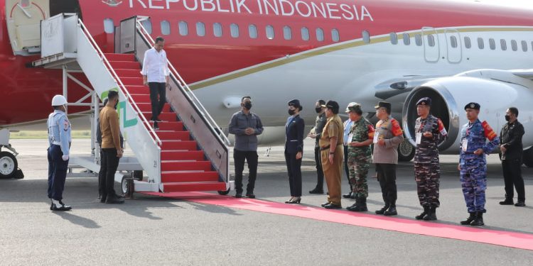 Gubernur Lampung dan Jajaran Forkopimda Sambut Kedatangan Presiden Jokowi di Bandara Raden Inten II