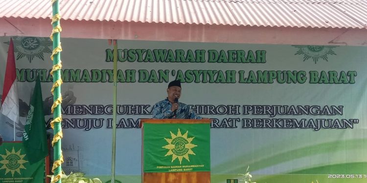 Martin Wizep Nahkodai PDM Muhammadiyah Lampung Barat 2023-2027