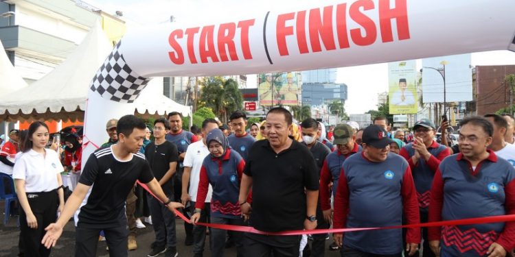 Gubernur Arinal Hadiri Jalan Sehat Unila dalam Rangka Peringatan Hari Kartini dan Hardiknas