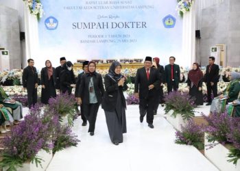 Wagub Chusnunia Hadiri Pengambilan Sumpah Dokter Periode I Tahun 2023 FK Universitas Lampung