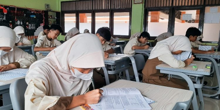 Hari Pertama Masuk Sekolah, 287 Siswa SMP Al Kautsar Ikuti US