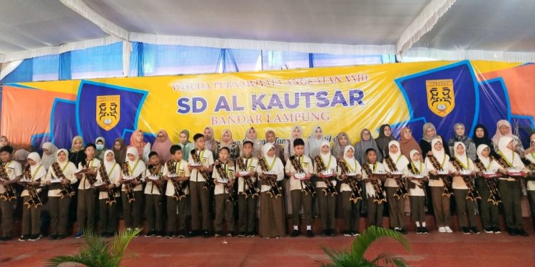 Wisuda SD Al Kautsar, Ike Edwin Puji Pendidikan Karakter di Al Kautsar