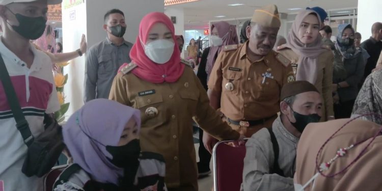 Sidak Pelayanan Disdukcapil, Walikota Eva Minta Petugas Harus Ramah