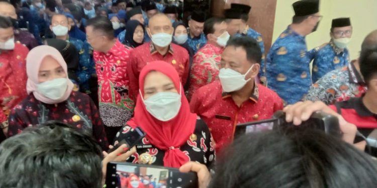Walikota Eva : Pemkot Akan Bagikan THR dan Tunjangan Kinerja