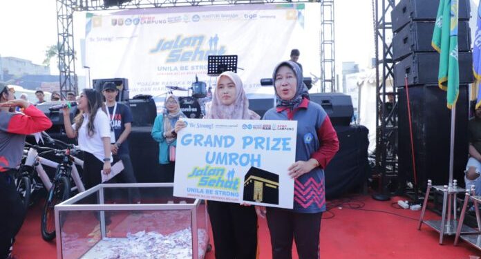 Jalan Sehat “Unila be Strong” Beri Hadiah Umrah Peserta