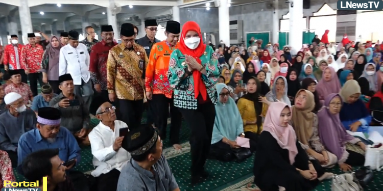 Lepas Calon Jamaah Haji, Walikota Eva : Jaga Kesehatan dan Ikuti  Arahan Petugas Haji
