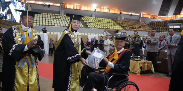 Kukuhkan Dua Guru Besar, Unila Miliki 109 Guru Besar