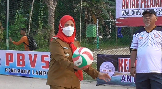 Walikota Eva Dwiana Buka Kejuaraan Voli antar Pelajar Se-Bandar Lampung