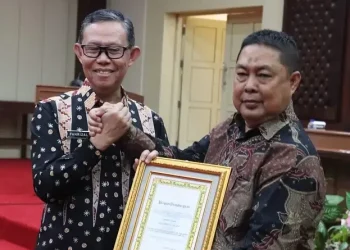 Masuki Purna Bhakti, Pemprov Lampung Berikan Piagam dan Tali Asih Ke Syaiful Dermawan