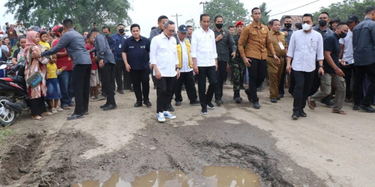 Percepatan Peningkatan Konektifitas Jalan Daerah, Presiden Joko Widodo Tinjau Ruas Jalan Di Provinsi Lampung