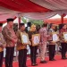 Gubernur Lampung Terima Penghargaan dari Menteri Pertanian Pada Penutupan Penas Tani Nelayan XVI