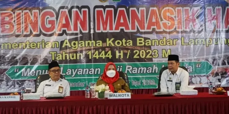 Buka Manasik Haji, Walikota Eva Dwiana Bantu Biaya Transit