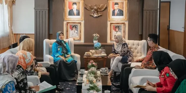 Wagub Lampung Bahas Perlindungan Pekerja Perempuan dan Anak dengan KPAI Pusat