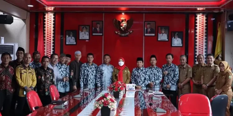 Walikota Eva Dwiana Terima Audensi Paguyuban Cerbonan Lampung