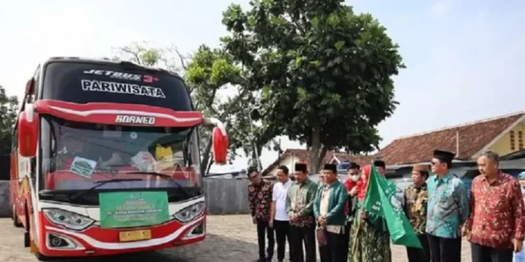 Walikota Eva Dwiana Lepas PCNU Bandar Lampung Menuju Jawa Timur
