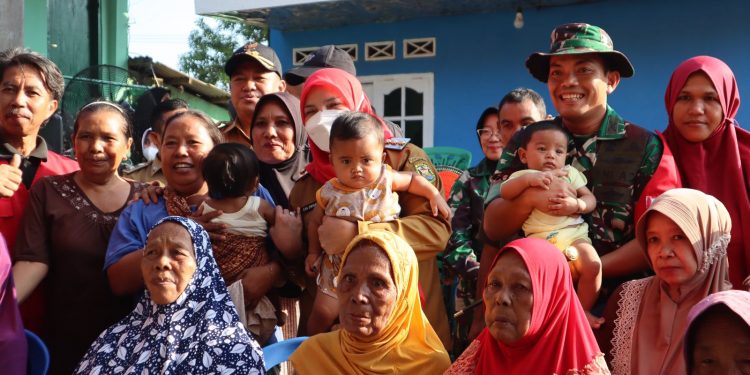 Walikota Eva Dwiana Salurkan Bantuan dari Kasad Jendral Dudung ke Warga Panjang