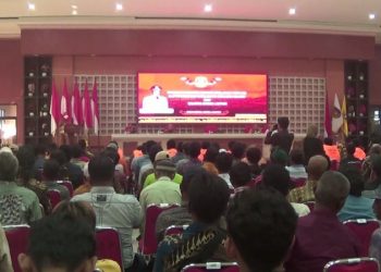 Walikota Eva Dwiana Berikan Bantuan Perlindungan dan Alat Keselamatan Kerja Kepada 250 Nelayan