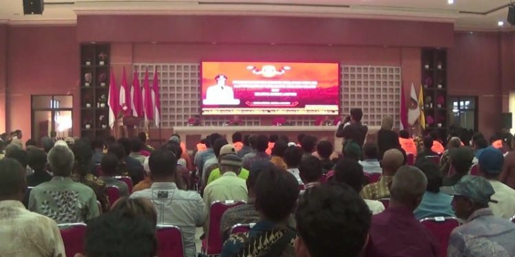 Walikota Eva Dwiana Berikan Bantuan Perlindungan dan Alat Keselamatan Kerja Kepada 250 Nelayan