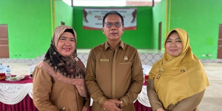 Ketua DPRD Mingrum Gumay Kunjungi Guru Berprestasi di Lampung Tengah