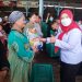 Walikota Bandar Lampung Berikan Bantuan kepada Nelayan dan Pedagang di Pasar Gudang Lelang