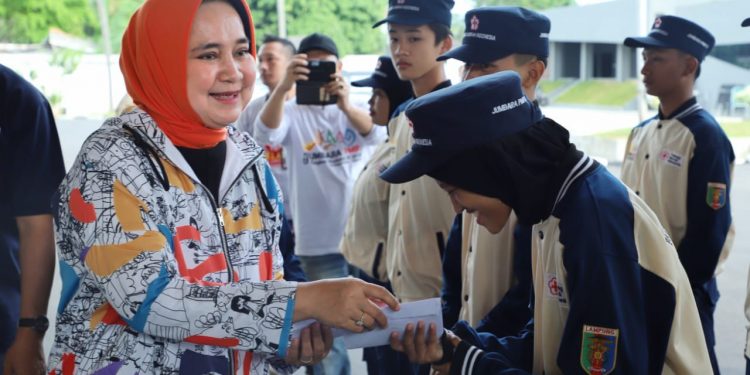 Riana Sari Arinal Lepas Kontingen PMR Lampung Ikuti Jumbara Tingkat Nasional IX di Kalianda Lampung Selatan