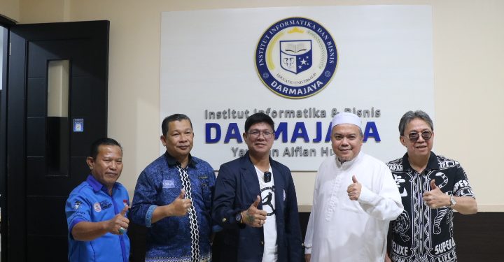 Andika “Babang Tamvan” Kangen Band Resmi Menjadi Mahasiswa IIB Darmajaya