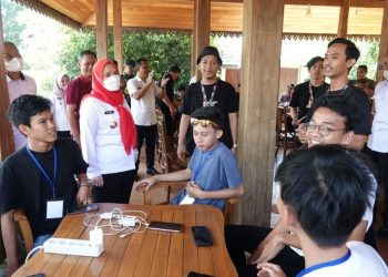 Waliktota Eva Beri Hadiah Tambahan Kepada Peserta Lomba E-Sport Mobile Legends