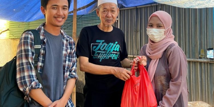 TurunTangan Salurkan Satu Kambing Kurban ke Masjid Jami Al-Makmur