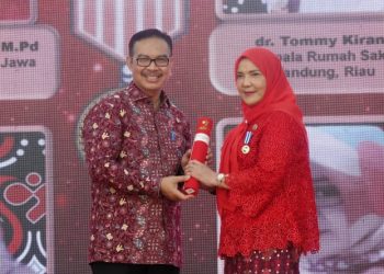 Walikota Eva Dwiana Raih Penghargaan Manggala Karya Kencana dari BKKBN