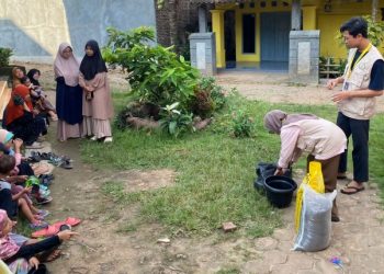 Mahasiswa KKN-PPM UGM Kenalkan Urban Farming di TPA Baitul Makmur Natar