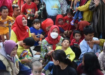 Berikan Bantuan Kursi Roda, Walikota Eva Dwiana  Akan Dirikan Sekolah Anak Berkebutuhan Khusus