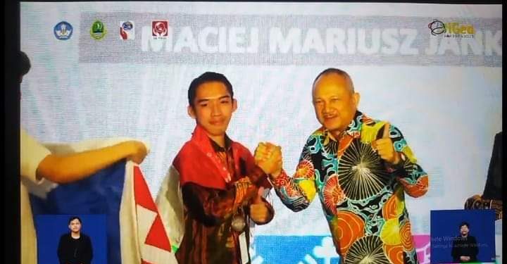 SMA Al Kautsar Sumbang Medali Perak IGeO Untuk Indonesia